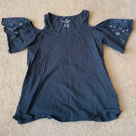 Off the shoulder embroidered blouse! - Picture 1 of 2